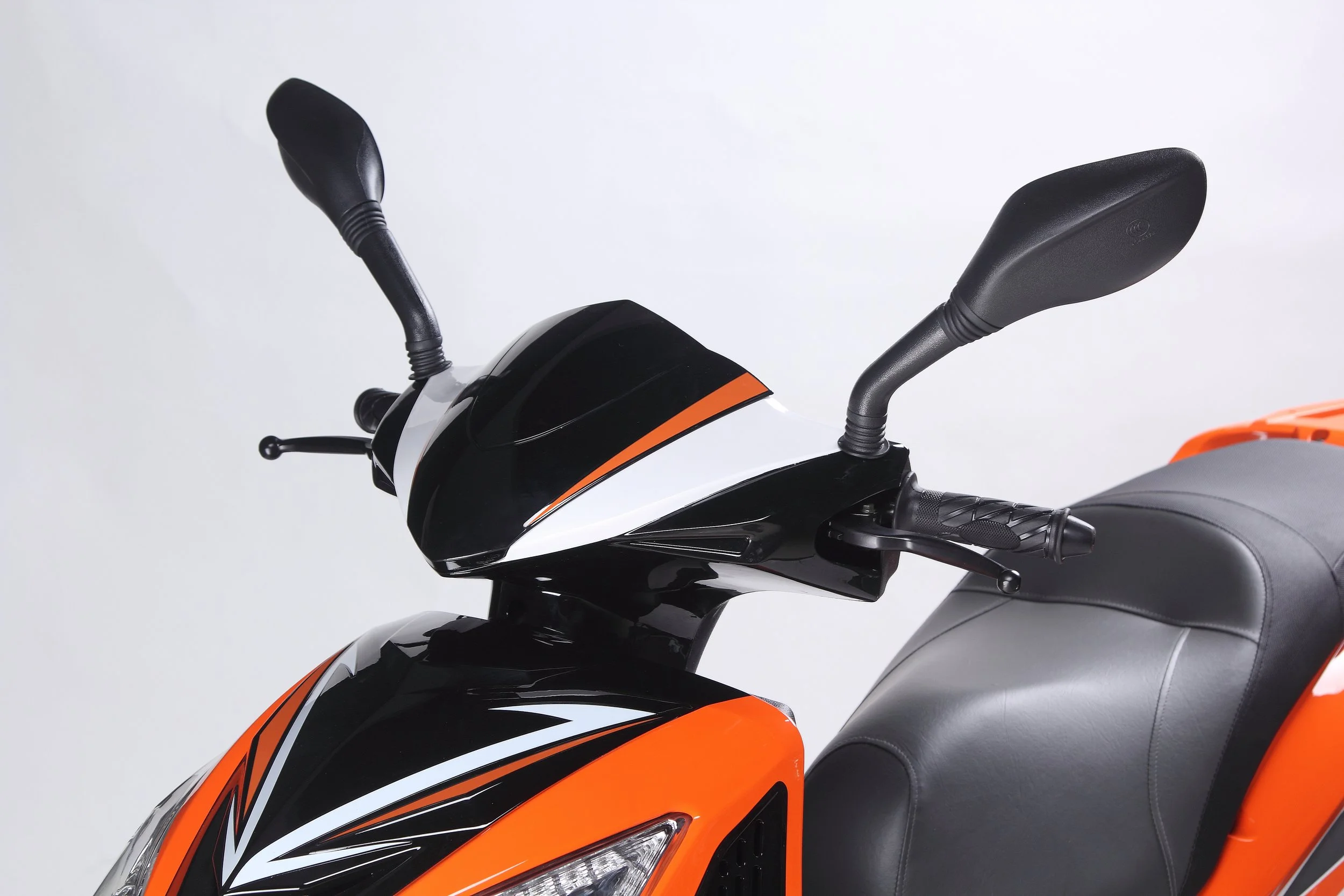 2026 Wolf EX-150 scooter — three-quarter rear view 5