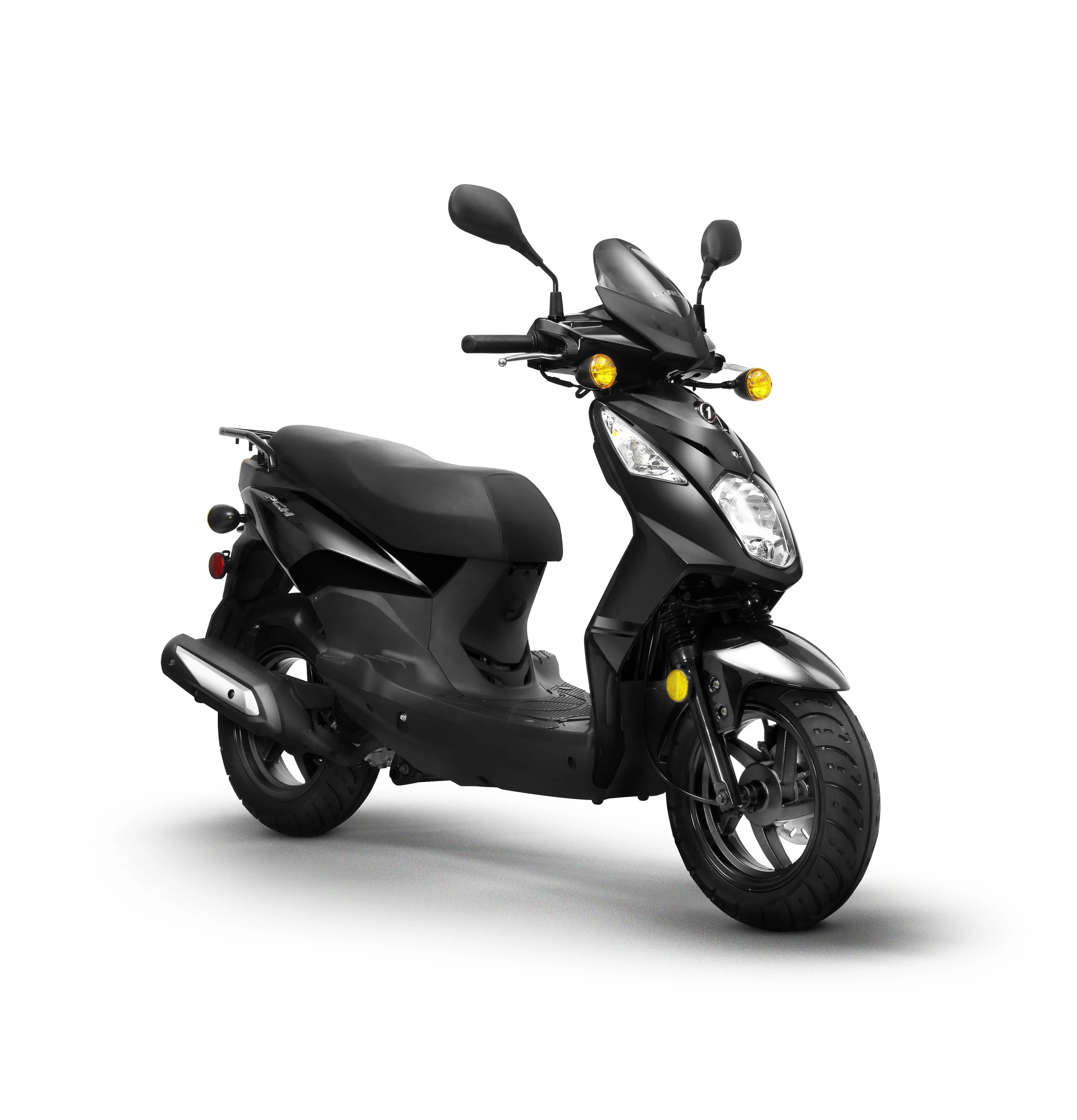 2026 Lance PCH 125 scooter — alternate studio view 2
